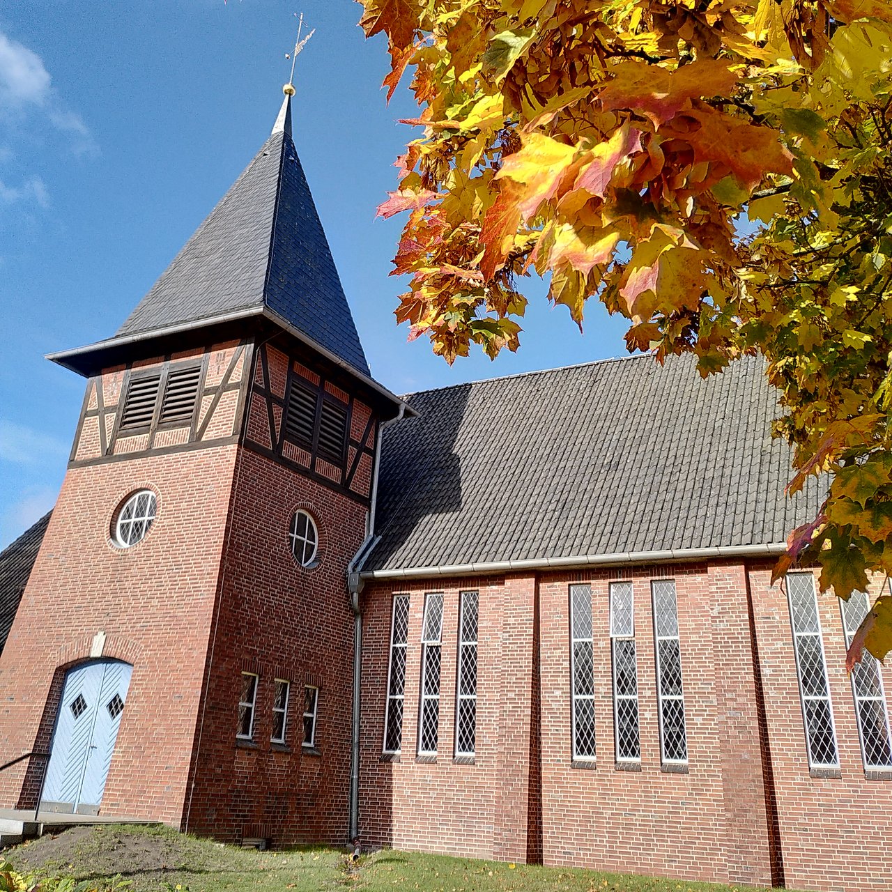 Kirche Meckelfeld. Foto: Henning Seiffert
