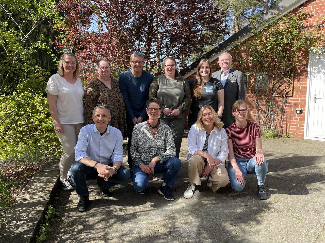 Die MAV Hittfeld: Hinten v.l.n.r.: Elina Fischer, Katrin Bröhan, Bernd von Bargen, Daniela Mahns, Nadine Moldenhauer und Frithjof Borchert;  Vorne v.l.n.r.: Rüdiger Sawatzki, Regina Wineberger, Gundula Klepsch und Alexandra Weiss. Foto: M. Fortmann